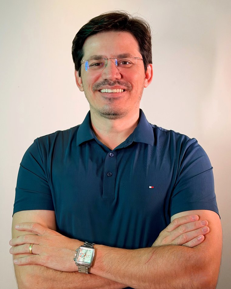 Ronyelle Oliveira, farmacêutico e criador do Estúdio Farma